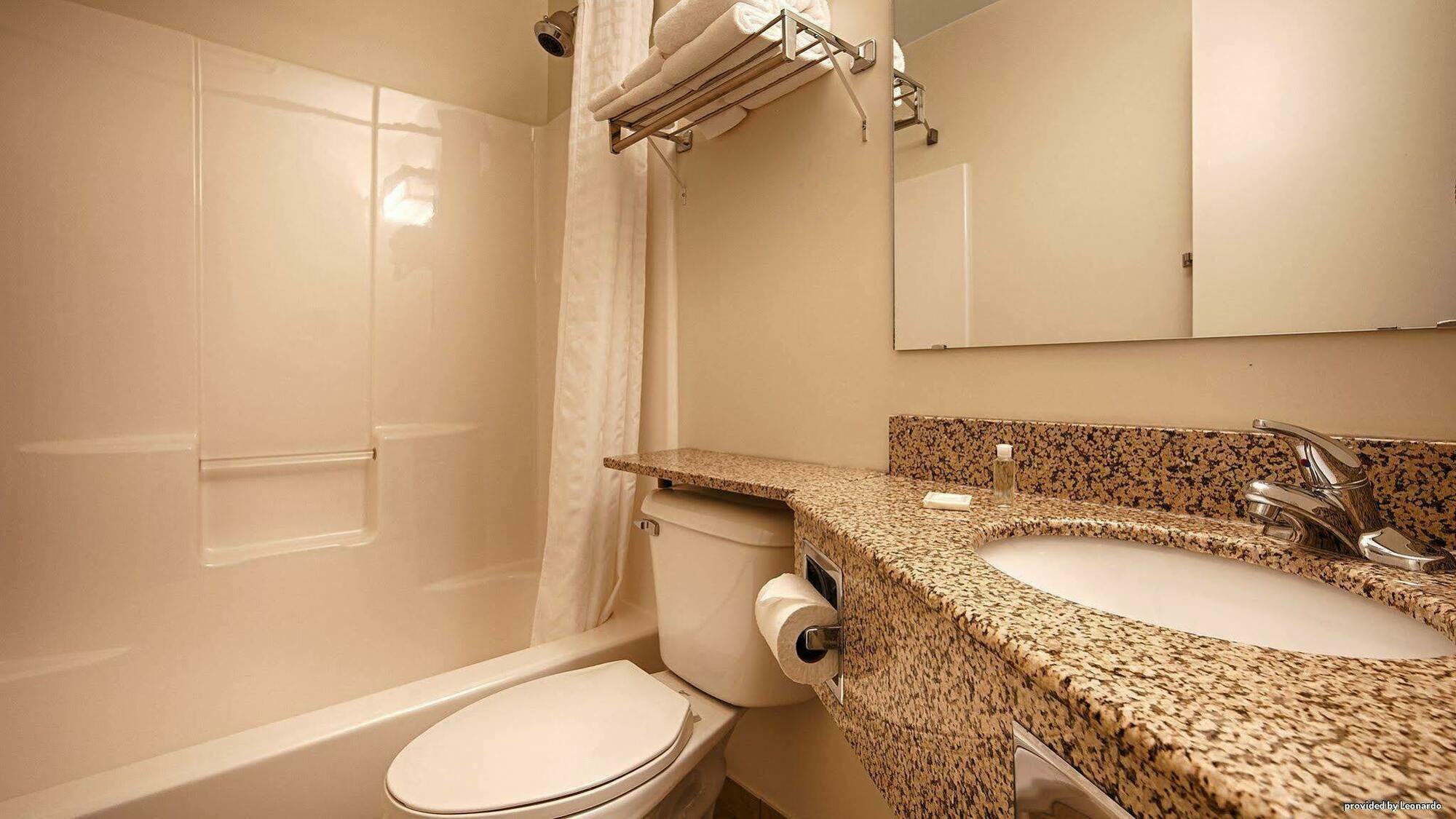 Best Western Of Алпена Экстерьер фото